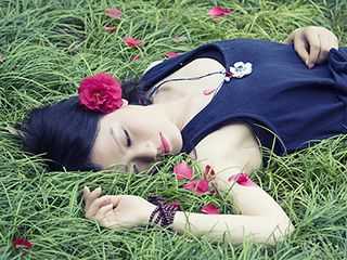 青花伴月人像写真摄影