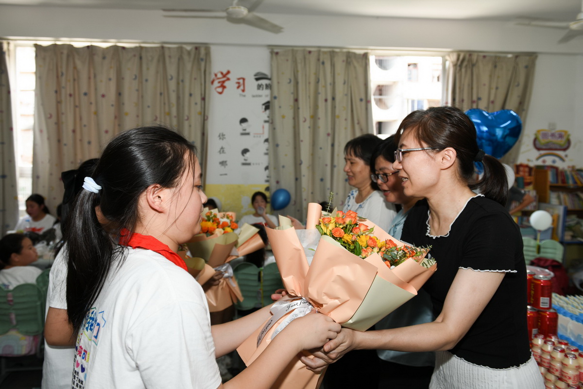 小学毕业照拍摄班级集体毕业影像服务